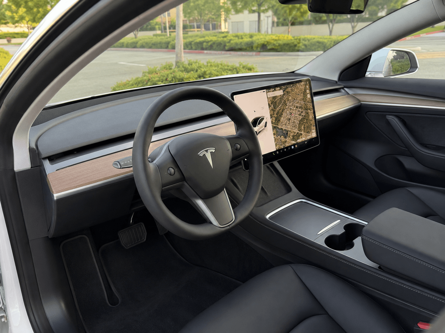 2023 Tesla Model 3 — LAX pickup/drop-off interior_dashboard