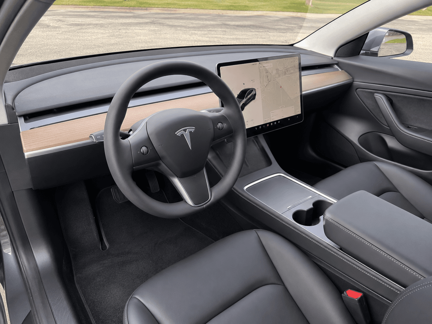 2023 Tesla Model 3 — efficient city EV interior_dashboard