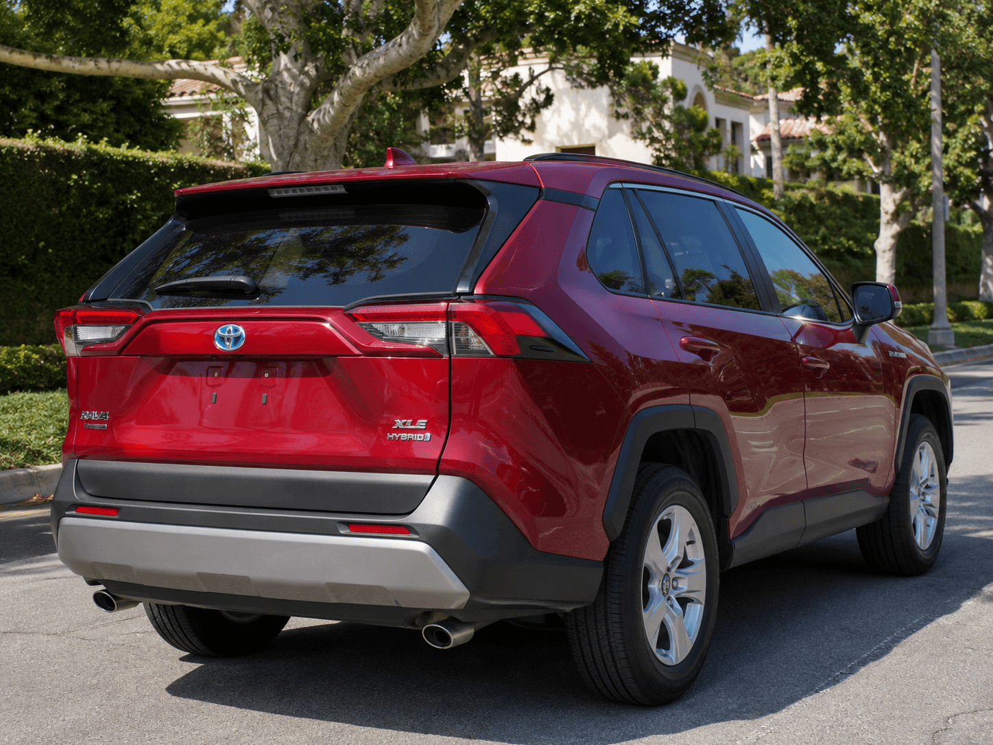 2021 Toyota RAV4 Hybrid XLE rear_3q