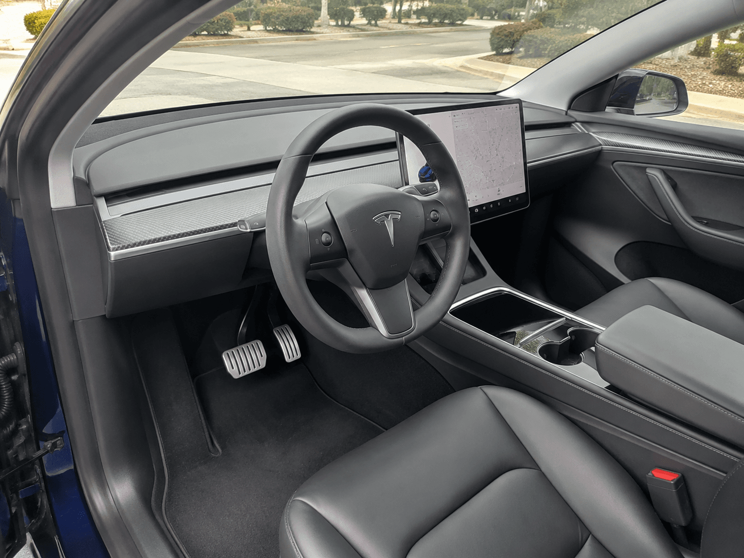 2023 Tesla Model Y Performance — quickest SUV around interior_dashboard