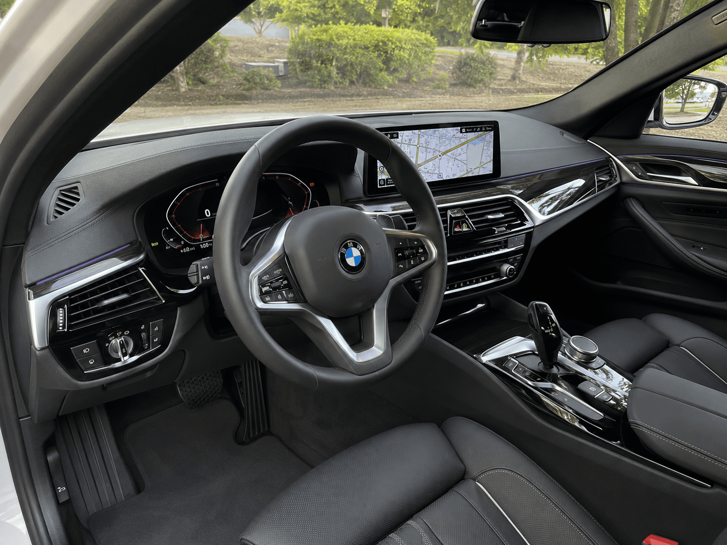 2023 BMW 530i — executive sedan interior_dashboard