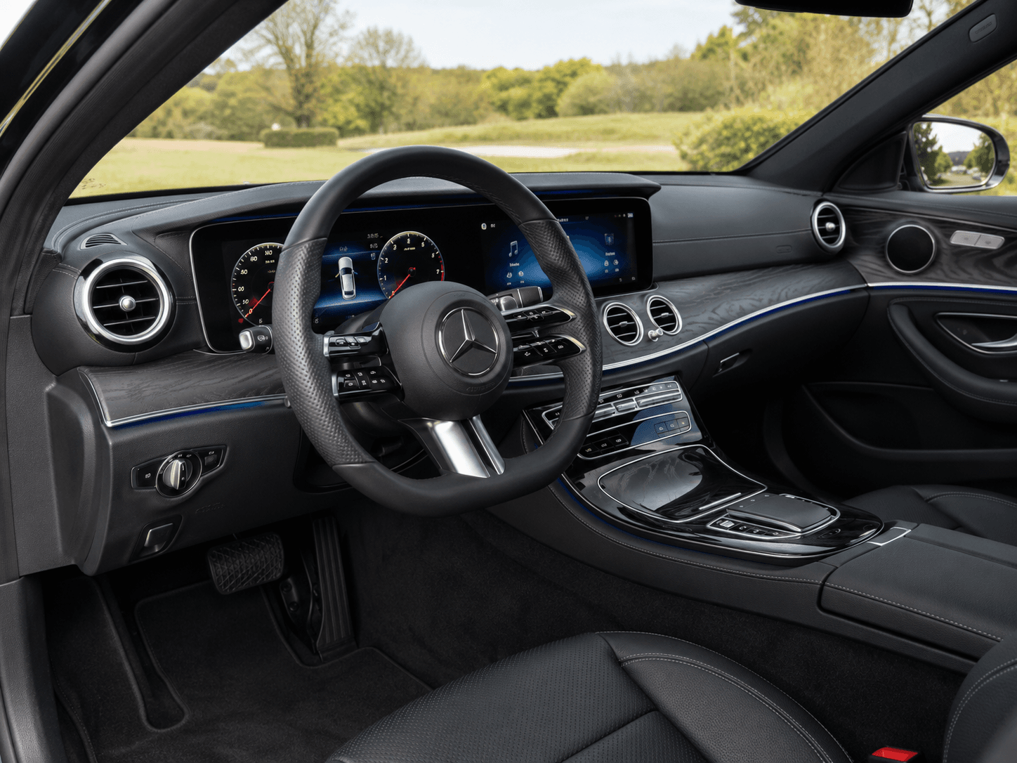 2022 Mercedes-Benz E350 — quiet luxury interior_dashboard