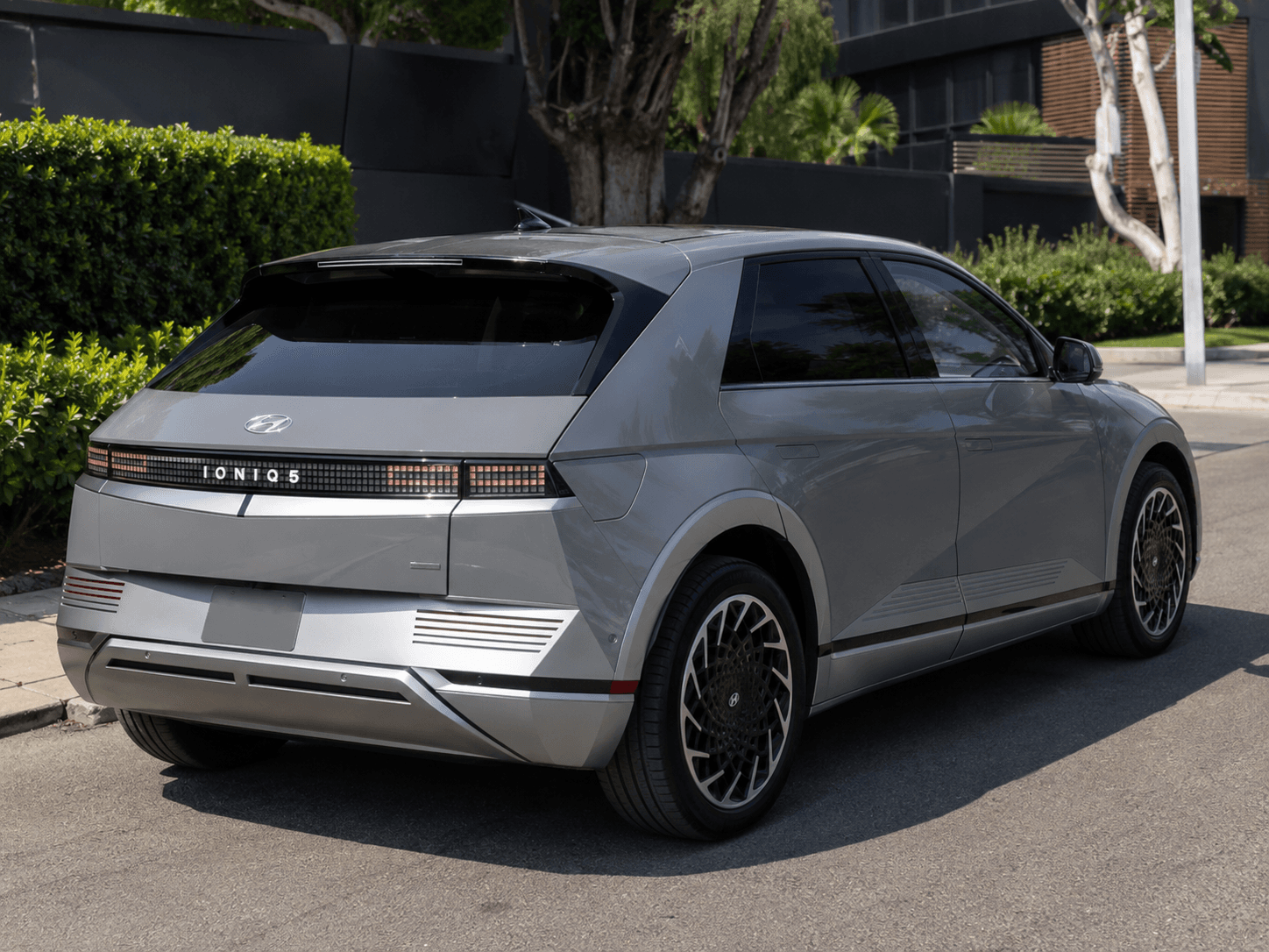 2022 Hyundai Ioniq 5 Limited — futuristic EV crossover rear_3q