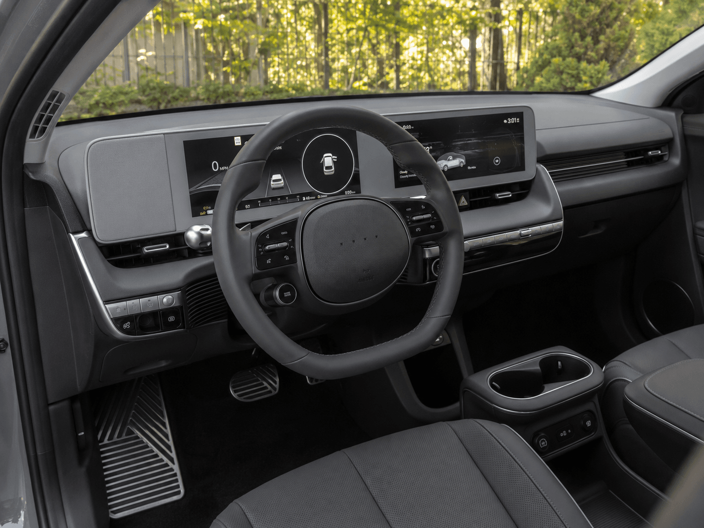 2022 Hyundai Ioniq 5 Limited — futuristic EV crossover interior_dashboard