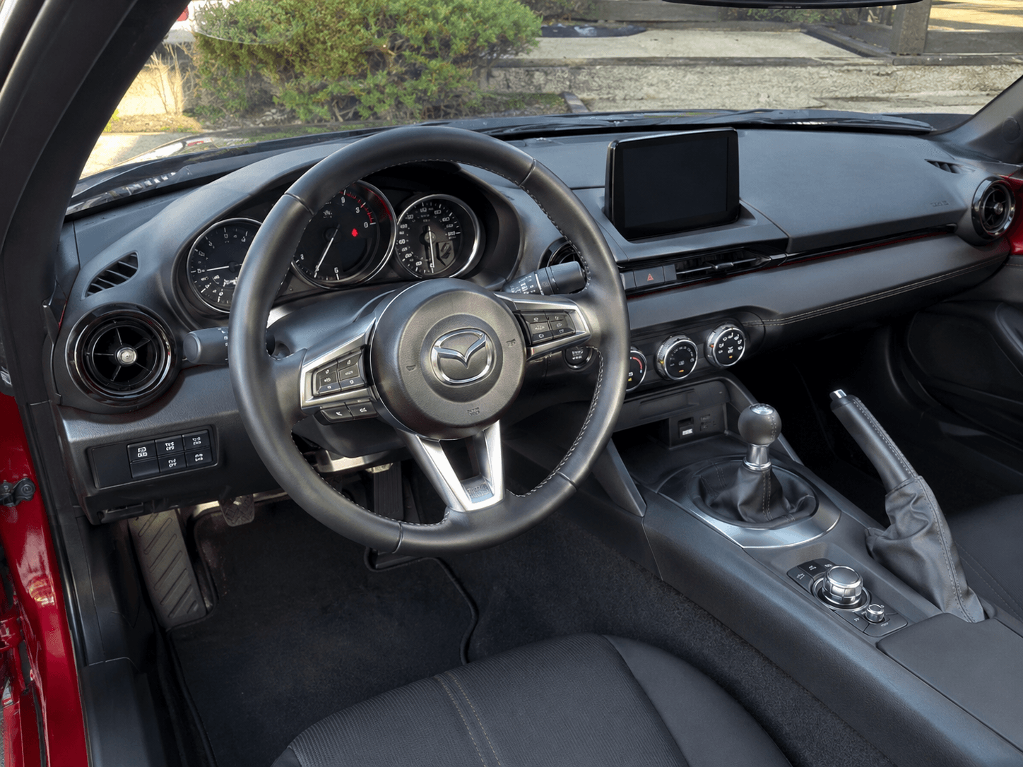 2020 Mazda MX-5 Miata Club — pure driving fun interior_dashboard